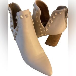 Steve Madden crème leather Studded heel Boots size 7.5